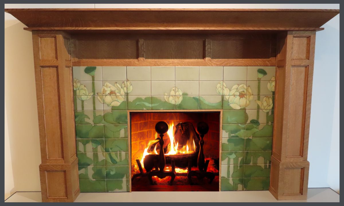 FIREPLACE IN BUNGALOW STYLE INTERIOR DESIGN